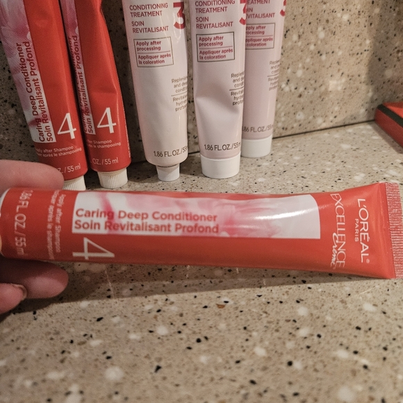 L'oreal Excellence Deep Conditioner - Picture 2 of 3